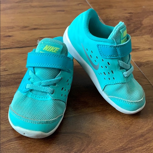 Nike Other - Nike Stelos strap running sneaker size 6c